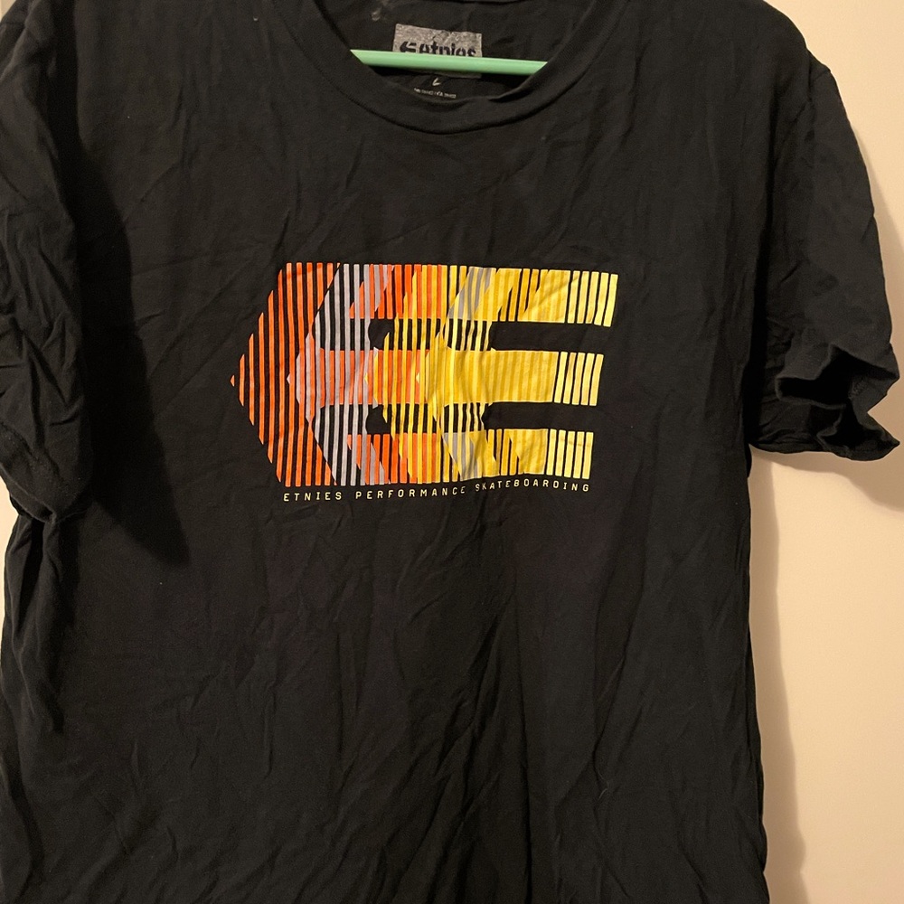 Etnies shirt
